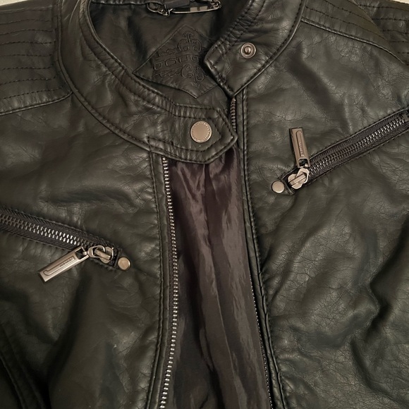 Women’s black moto type jacket. Double lined. Working zipper pockets - Picture 7 of 10
